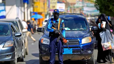 ضابط شرطة يمني