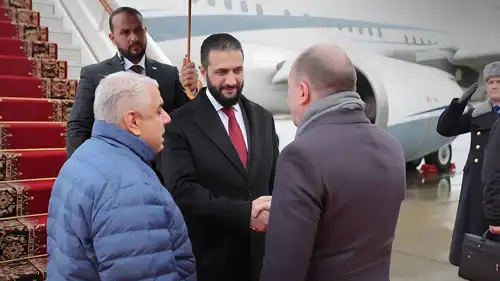 الرئيس السوري أحمد الشرع أثناء وصوله موسكو
