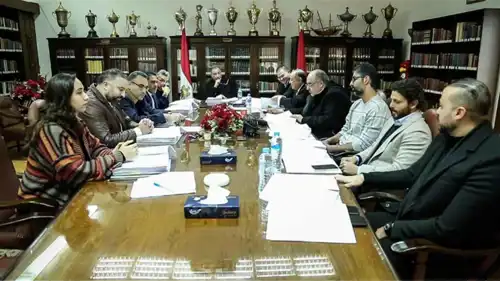 محمود الخطيب في اجتماع سابق لمجلس إدارة الأهلي