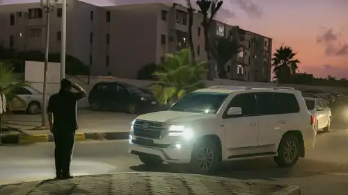 لحظة دخول قوات "كتيبة أمن المطار" لاستلام مهامها