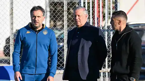 باتريس بوميل (يسار) مع رئيس الترجي والمدير الرياضي