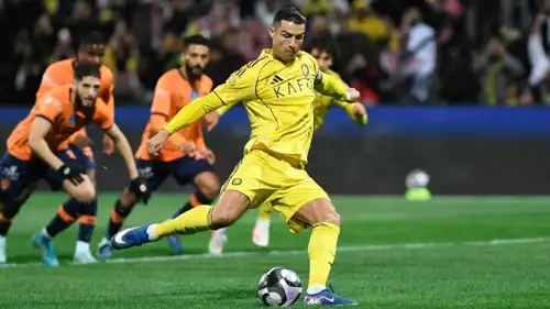 كريستيانو رونالدو أهدر ركلة جزاء أمام الفيحاء