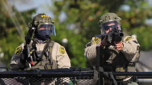 عناصر من إدارة الهجرة والجمارك الأمريكية