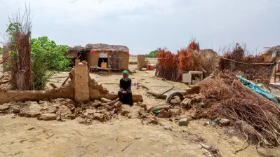 دمار أعقب الفيضانات في منطقة الحديدة باليمن