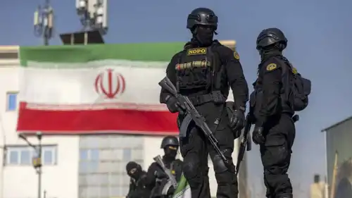 أفراد من قوات الأمن الإيرانية.