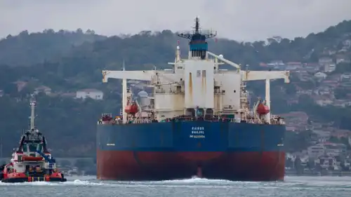 الناقلة "كايروس" تحمل العلم الغامبي في مضيق البوسفور ـ أرشيف