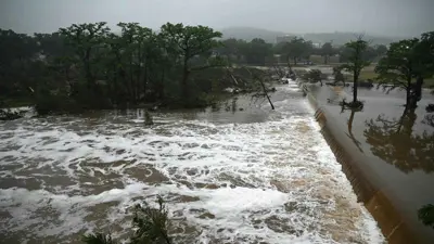 فيضانات تكساس 