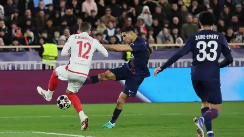 أشرف حكيمي نجم باريس سان جيرمان