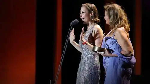 خلال تكريم يسرا لمنة شلبي