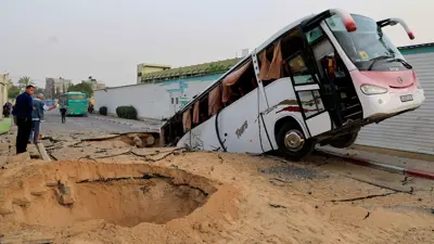 من القصف الإسرائيلي لمحيط المستشفى الأوروبي في غزة