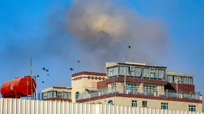 دخان يتصاعد بعد قصف صنعاء الثلاثاء