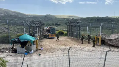 شاحنة تحمل مساعدات من إسرائيل تدخل إلى سوريا