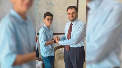 الطفل سليم التركماني مع وزير الاتصالات السوري