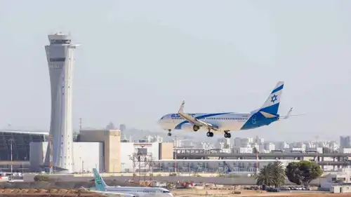 طائرة تهبط في مطار بن غوريون