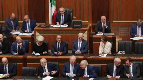 نواب لبنانيون خلال جلسة في البرلمان