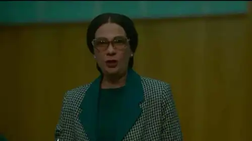 منى زكي بدور أم كلثوم