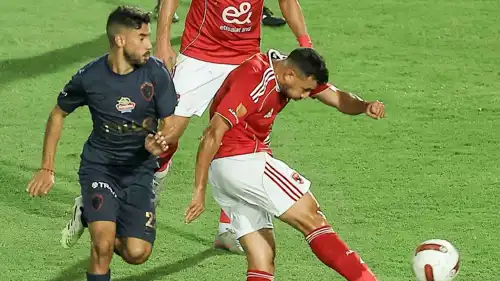 محمود حسن تريزيغيه في مباراة الأهلي والزمالك