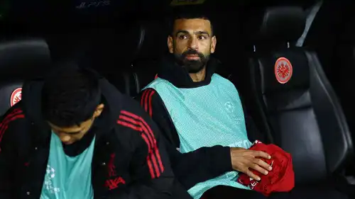 محمد صلاح على دكة البدلاء أمام فرانكفورت
