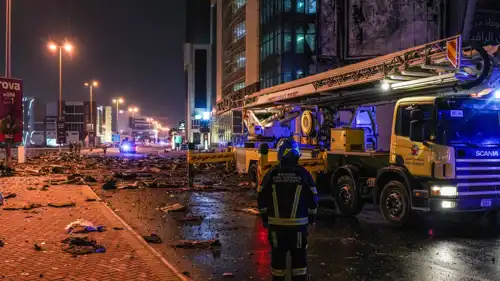 آثار سقوط شظايا صاروخية في البحرين