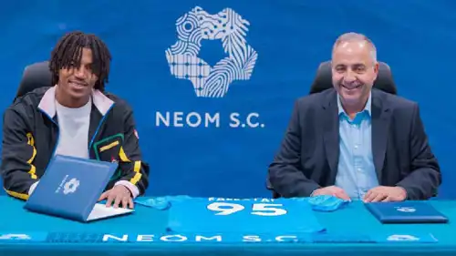 مراسم توقيع عقد أيمن فلاته مع نيوم السعودي