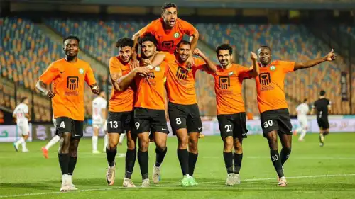 أسامة فيصل مع لاعبي البنك الأهلي