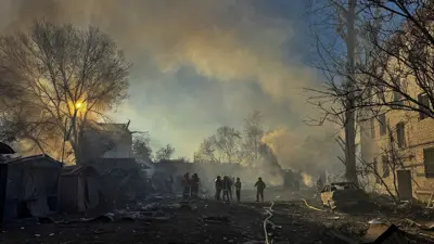 آثار هجوم صاروخي روسي على خاركوف