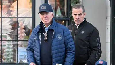 الرئيس الأمريكي جو بايدن برفقة نجله هانتر