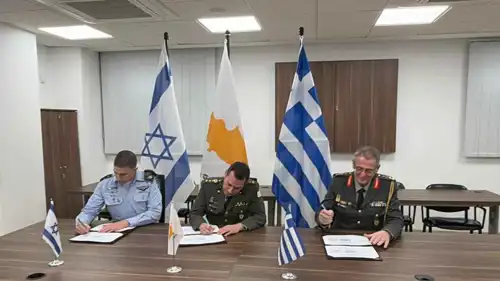 من توقع اتفاقية تعاون دفاعي بين إسرائيل واليونان وقبرص