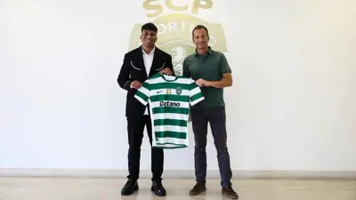 أليسون سانتوس بقميص لشبونة