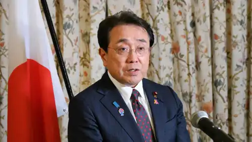 وزير الصناعة الياباني ريوسي أكازاوا