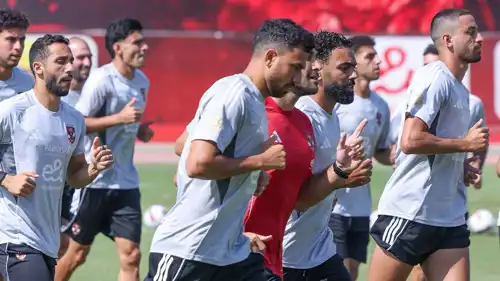 حسين الشحات في تدريبات الأهلي المصري