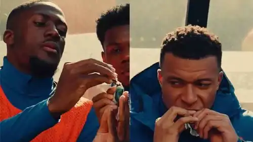 كيليان مبابي يوزع الشوكولاتة في مباراة فرنسا وكولومبيا