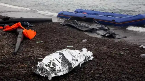 غرق سفينة في بحر إيجة