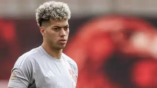 إمام عاشور نجم الأهلي المصري