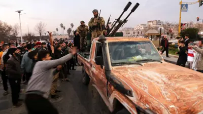 الفصائل المسلحة في شوارع حماة 