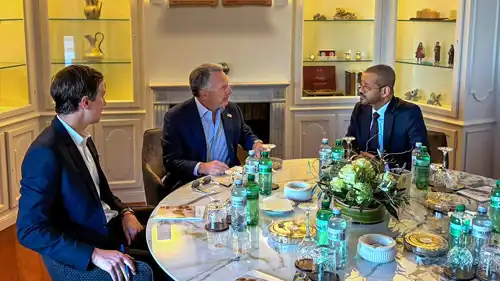 وزير الخارجية العُماني مع ويتكوف وكوشنر
