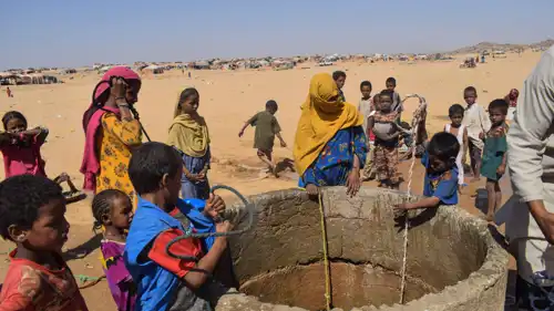 نازحون في مالي يبحثون عن ماء