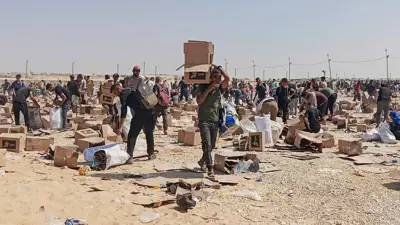 مشهد من توزيع المساعدات في غزة