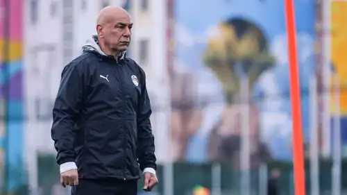 حسام حسن في تدريب الفراعنة استعدادًا لمواجهة نيجيريا