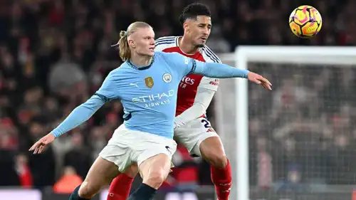 قمة سابقة بين آرسنال ومانشستر سيتي