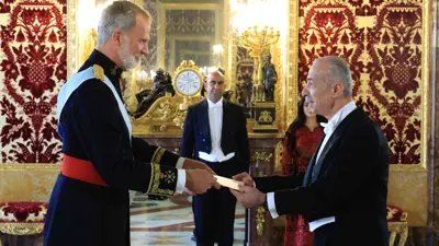 ملك إسبانيا فيليبي السادس يتسلم أوراق اعتماد حسني عبد الواحد