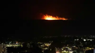 صورة تظهر الدخان والنيران في لبنان بعد قصف إسرائيلي