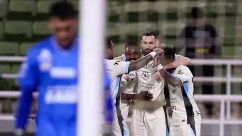 فرحة لاعبو الاتحاد بالفوز على الخلود