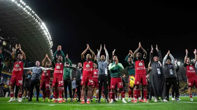 لاعبو الاتفاق يحتفلون بالفوز على النصر