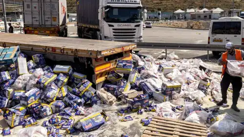 قوافل مساعدات تعرضت للاعتداء من مستوطنين في وقت سابق