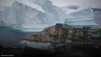 جبل جليدي يهدد المنازل في غرينلاند