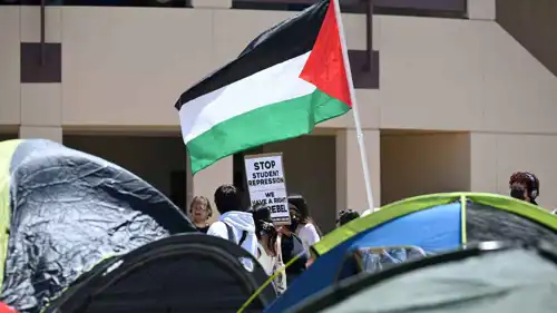 احتجاجات مؤيدة للفلسطينيين في جامعة كاليفورنيا