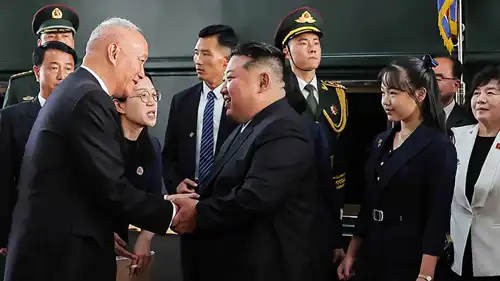 كيم جو-آي  برفقة والدها