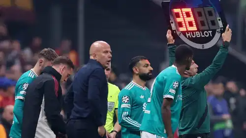 لقطة تبديل محمد صلاح في مباراة غلطة سراي