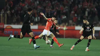 إمام عاشور في مباراة الأهلي والزمالك